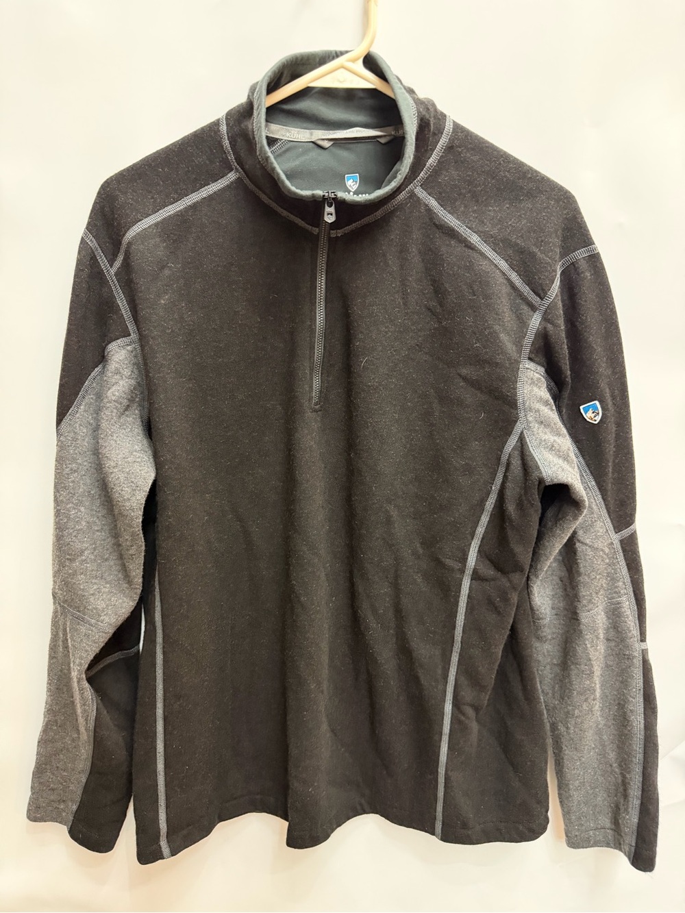 Half-Zip Pullover with Contrast Sleeves - Black & Gray Mens size Large